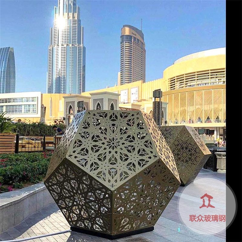 定制不锈钢雕塑几何切面镜面镂空鹿雕塑动物景观公园户外装饰摆件