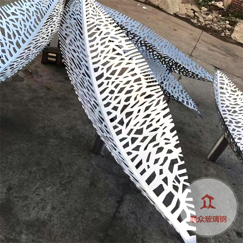 大型不锈钢雕塑定制地产景观月亮户外园林抽象鹿白钢异形镜面摆件