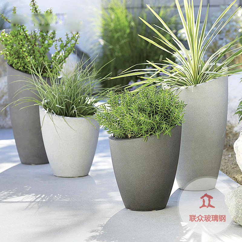 创意玻璃钢花盆美化海南三亚花卉产业园