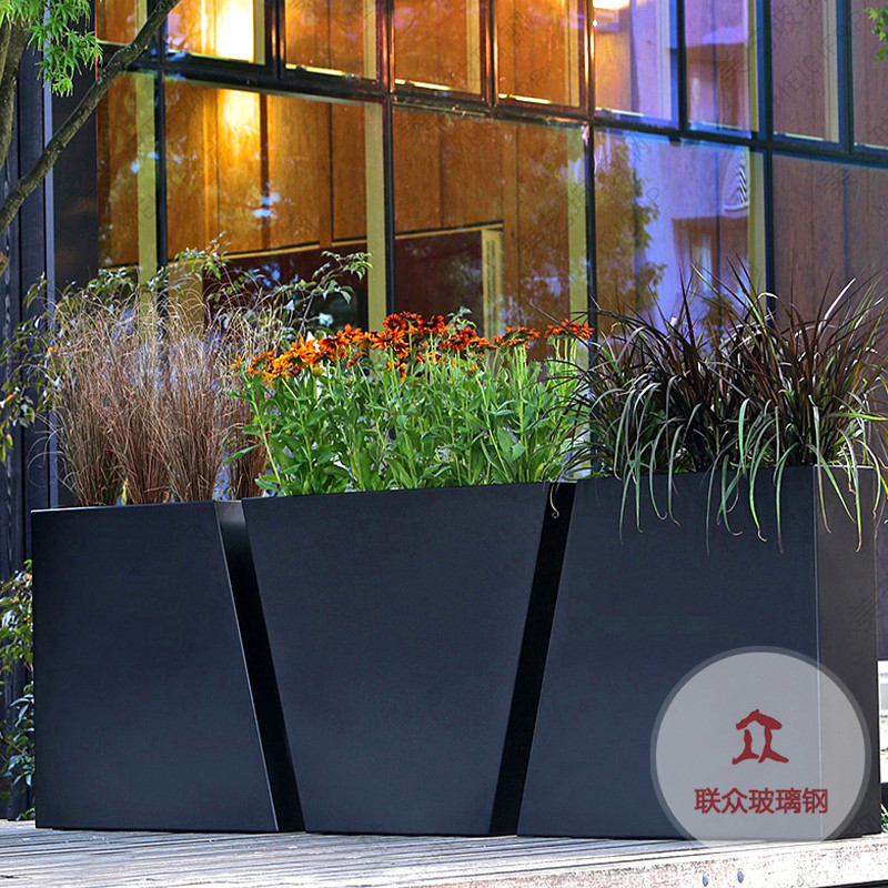 甘肃兰州商业广场装饰创意玻璃钢花盆美陈休闲椅