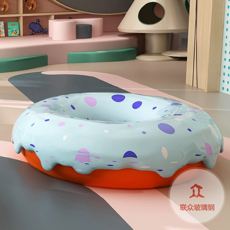 玻璃钢休闲椅糖果椅子学校幼儿园坐凳商场座椅卡通长凳子美陈厂家